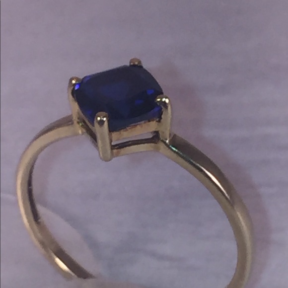 Solid 10K Square-Cut Sapphire Ring - Picture 2 of 7
